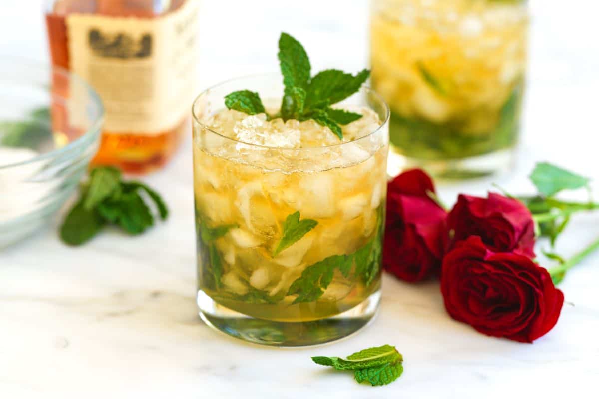 Craft the Perfect Mint Julep: Bourbon, Crushed Ice, & Fresh Mint